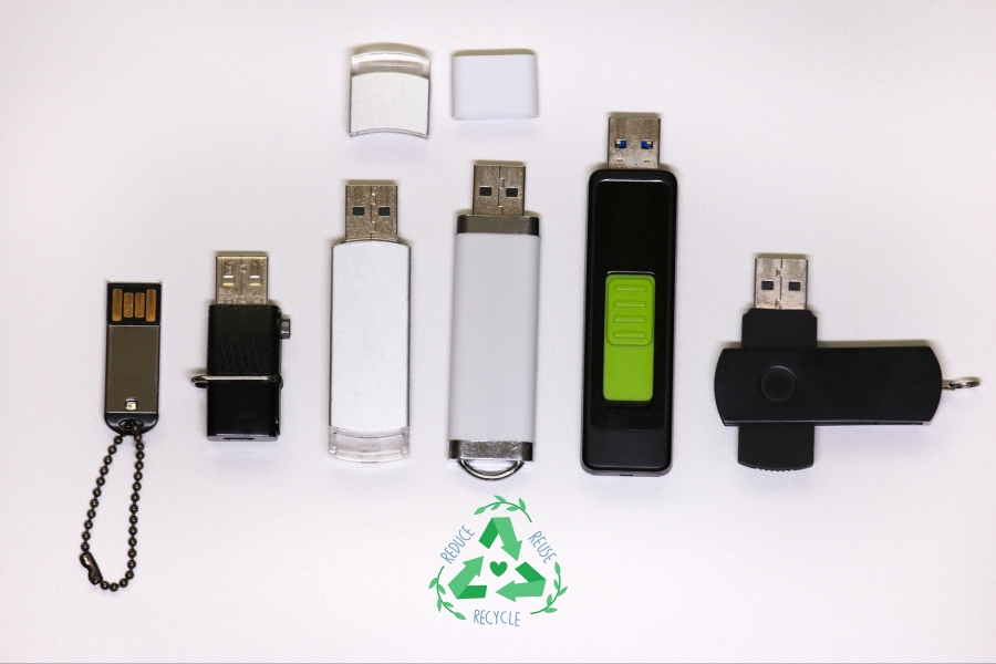 flash drive recycling graphic